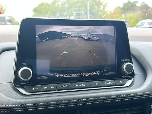 Used 2023 Nissan Rogue S image 32