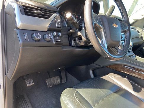 Used 2019 Chevrolet Suburban LT AWD/4WD image 18