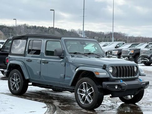Used 2024 Jeep Wrangler Unlimited image 34