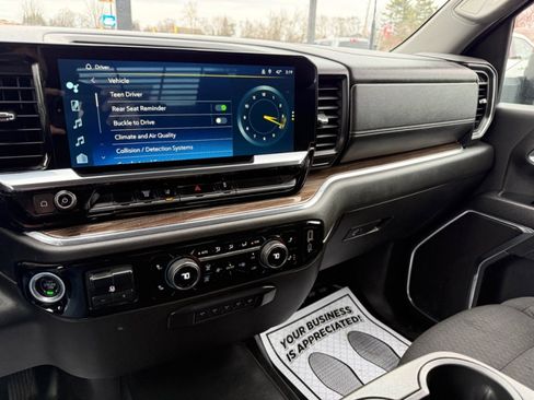 Used 2024 Chevrolet Silverado 2500 LT w/ Convenience Package image 29