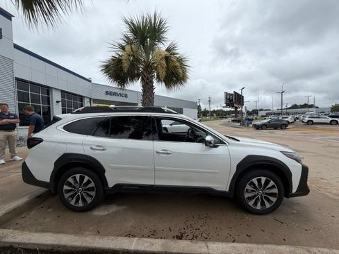 Used 2021 Subaru Outback Touring w/ Popular Package #2 AWD/4WD image 24