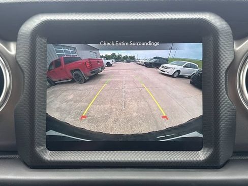 Used 2023 Jeep Wrangler Unlimited Rubicon 4xe w/ Cold Weather Group AWD/4WD image 9