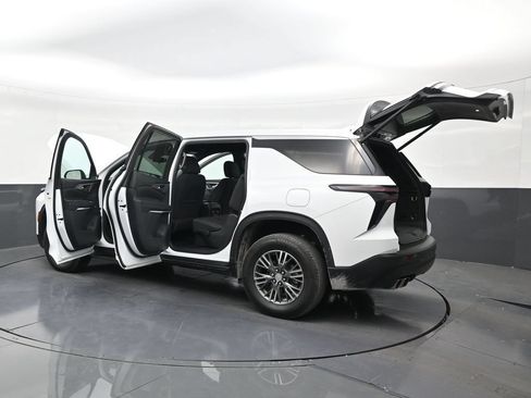 Used 2024 Chevrolet Traverse LS FWD image 31