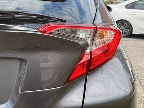 Used 2019 Toyota C-HR XLE FWD image 30