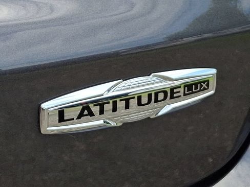 Used 2022 Jeep Compass Latitude w/ Sun and Sound Group AWD/4WD image 30