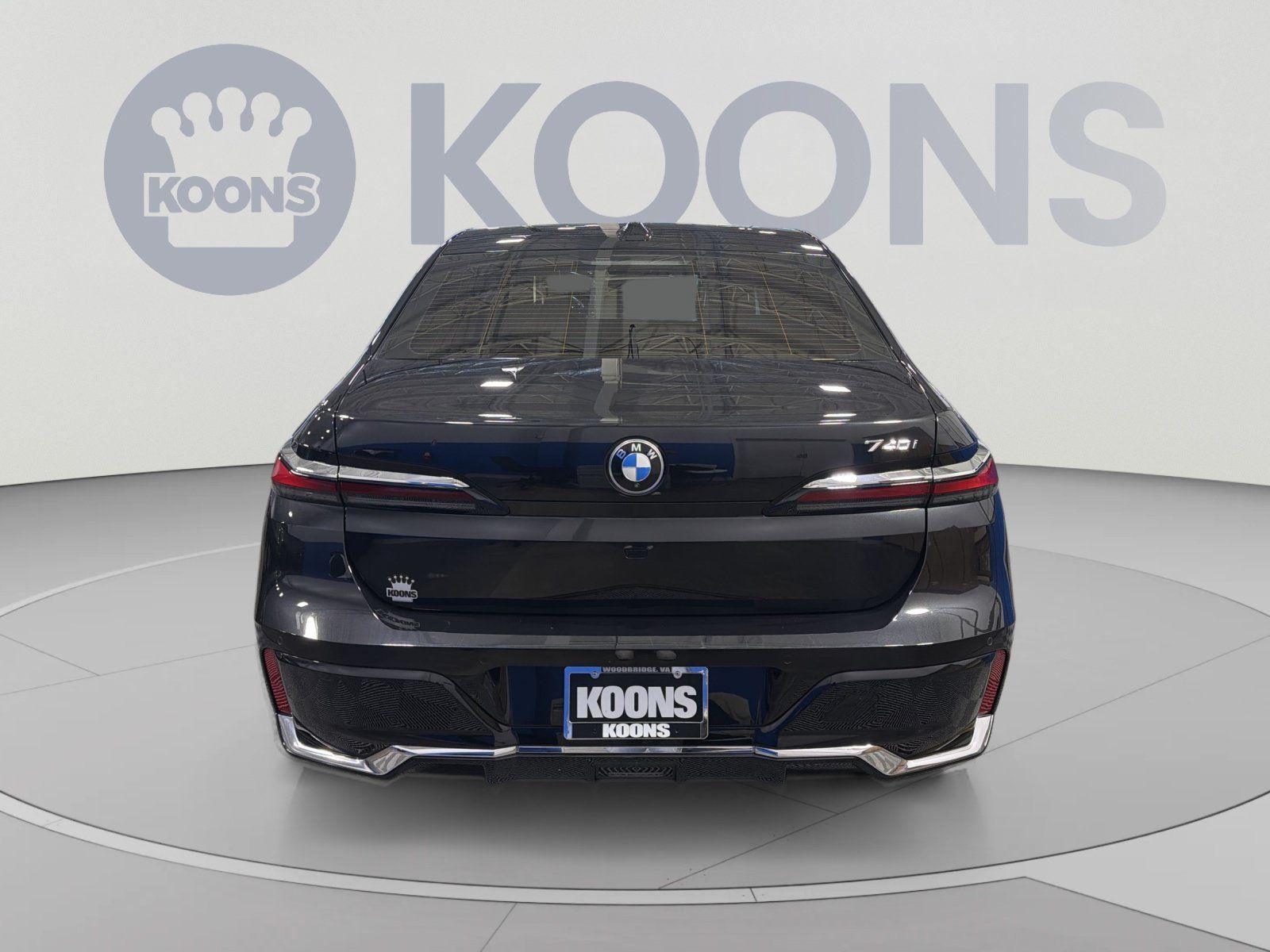 Used 2023 BMW 740i w/ Parking Assistance Package RWD image 5