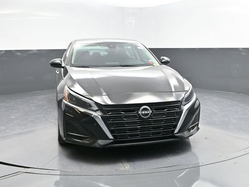 Used 2023 Nissan Altima 2.5 SV image 3