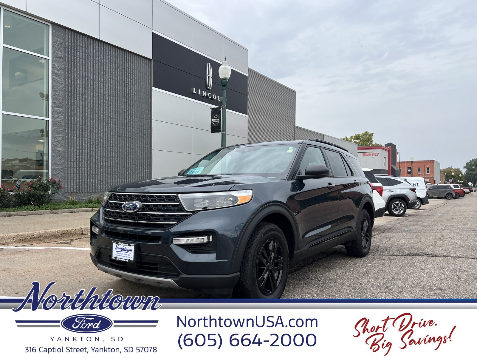 Used 2024 Ford Explorer XLT w/ Equipment Group 202A AWD/4WD image 1