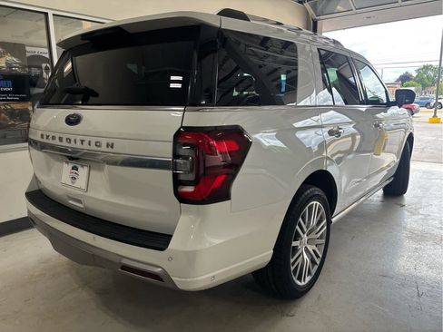 Used 2024 Ford Expedition Platinum AWD/4WD image 10