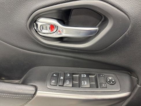 Used 2020 Jeep Cherokee Latitude Plus w/ Cold Weather Group image 25