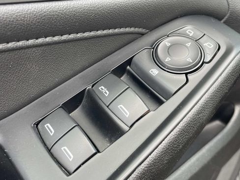 Used 2023 Chevrolet Traverse LT FWD image 17