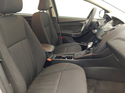 Used 2018 Ford Focus SE w/ SE Appearance Package FWD image 21