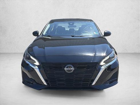 Used 2024 Nissan Altima 2.5 SV image 2