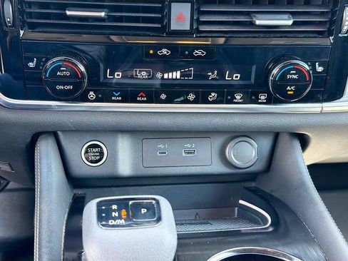 Used 2022 Nissan Rogue Platinum w/ Head-Up Display Package AWD/4WD image 17