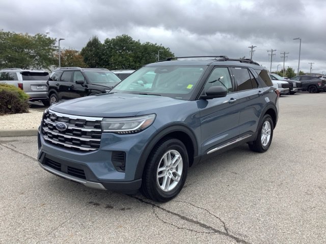 Used 2025 Ford Explorer Active AWD/4WD image 1