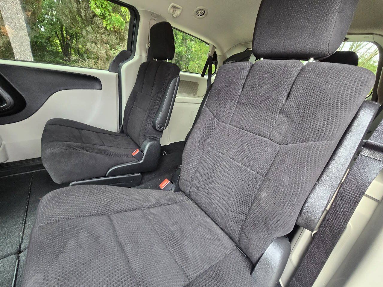 Used 2013 Dodge Grand Caravan SE FWD image 30