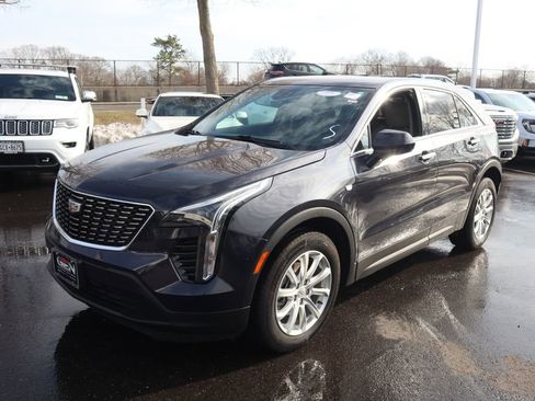 Used 2023 Cadillac XT4 Luxury w/ Cold Weather Package image 7