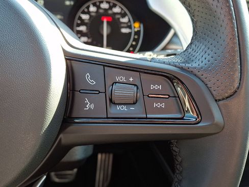 Used 2023 Alfa Romeo Stelvio Veloce image 21