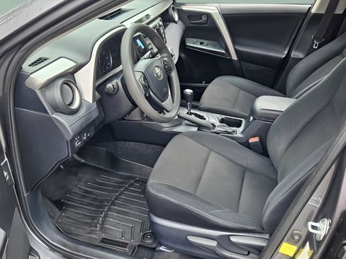 Used 2017 Toyota RAV4 LE FWD image 25