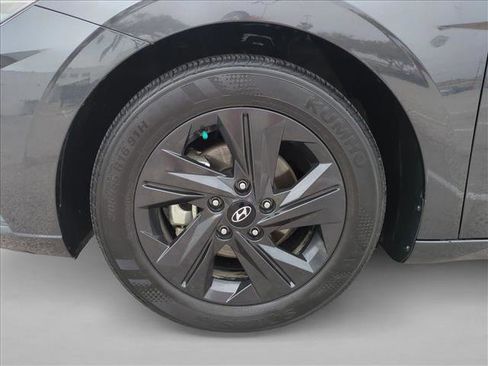 Used 2023 Hyundai Elantra SEL w/ Preferred Accessory Package image 23