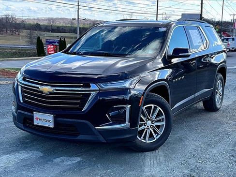 Used 2023 Chevrolet Traverse LT image 2