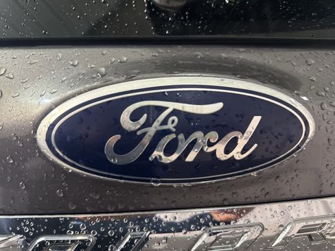 Used 2013 Ford Explorer XLT image 12