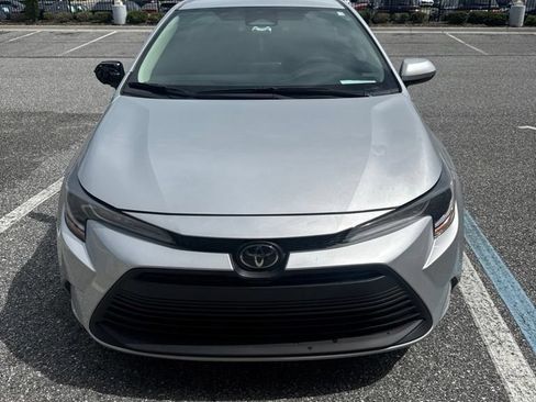 Used 2024 Toyota Corolla LE FWD image 2