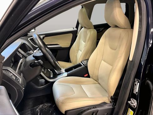 Used 2016 Volvo XC60 T6 w/ Climate Package AWD/4WD image 9