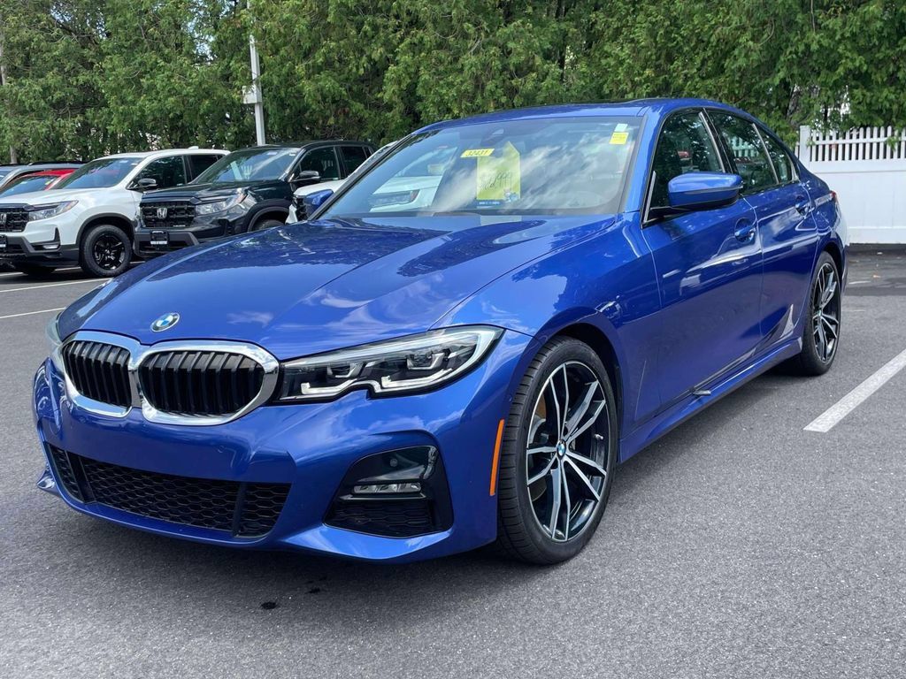 Used 2019 BMW 330i xDrive Sedan w/ M Sport Package AWD/4WD image 3