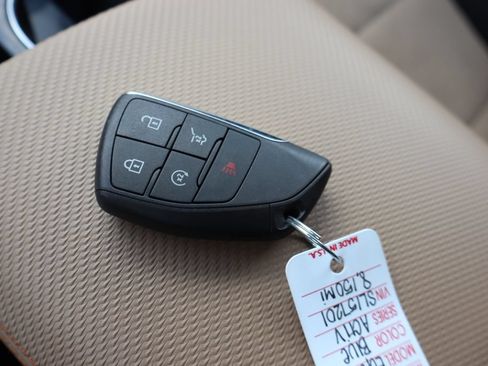 Used 2025 Chevrolet Equinox ACTIV w/ Safety and Technology Package FWD image 19