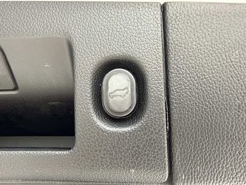 Used 2020 Cadillac Escalade Platinum AWD/4WD image 35
