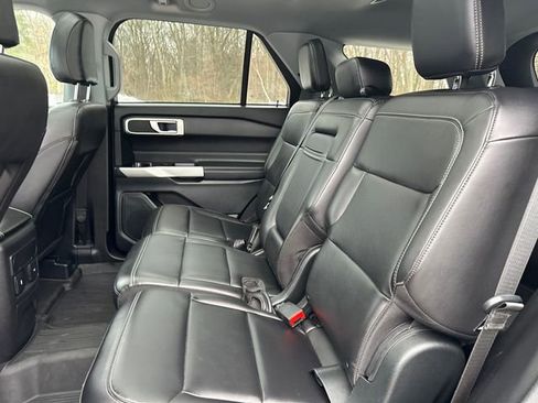 Used 2023 Ford Explorer XLT w/ Equipment Group 202A image 19