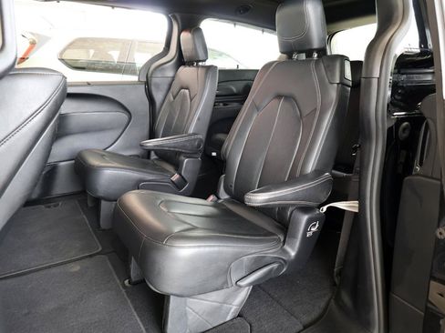 Used 2019 Chrysler Pacifica Touring-L Plus w/ Advanced Safetytec Group FWD image 22