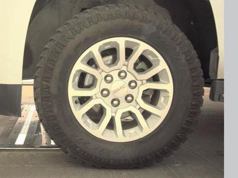 Used 2019 GMC Yukon XL SLT image 8