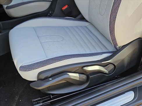 Used 2025 MINI Cooper 2-Door Hardtop image 4