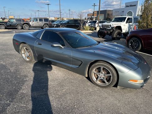 Used 2004 Chevrolet Corvette Coupe image 2