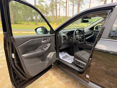 Used 2024 Nissan Rogue SV FWD image 11