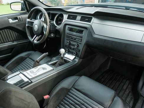 Used 2010 Ford Mustang Shelby GT500 RWD image 32