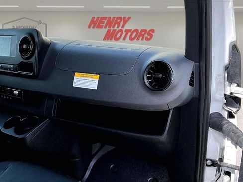 Used 2024 Mercedes-Benz Sprinter 2500 w/ Acoustic Package image 21