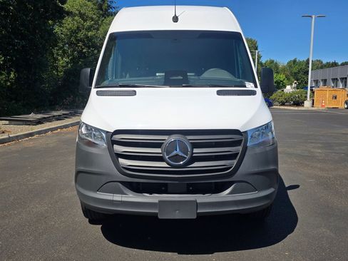 New 2025 Mercedes-Benz eSprinter 170 Cargo image 9