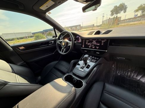 Used 2021 Porsche Cayenne image 12