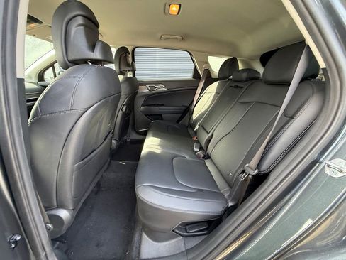 Certified 2024 Kia Sportage EX AWD/4WD image 9