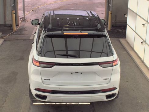 Used 2024 Jeep Grand Cherokee Summit image 3