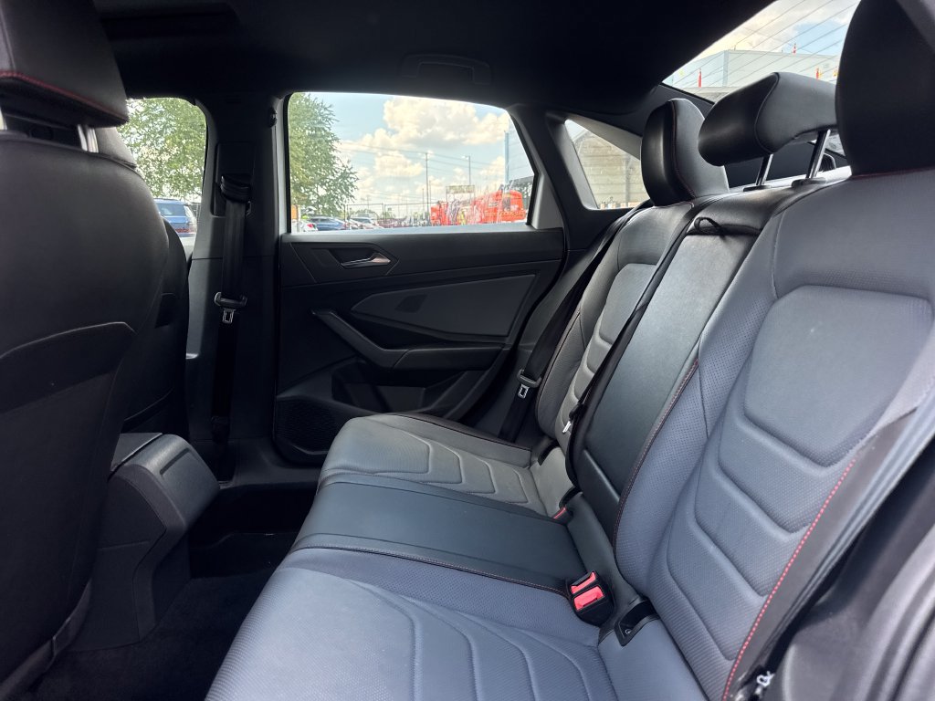 Used 2025 Volkswagen Jetta GLI Autobahn FWD image 11