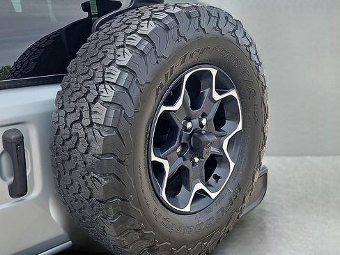Used 2023 Jeep Wrangler Unlimited Rubicon 4xe w/ Cold Weather Group AWD/4WD image 13