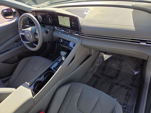 Certified 2025 Hyundai Elantra SEL image 22