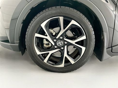 Used 2020 Toyota C-HR XLE FWD image 28