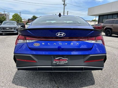 Certified 2025 Hyundai Elantra Sport FWD image 3