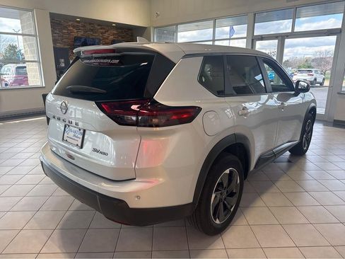 Used 2024 Nissan Rogue SV AWD/4WD image 12