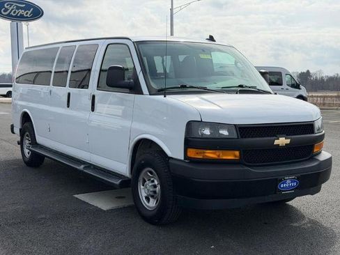 Used 2022 Chevrolet Express 3500 LS image 3
